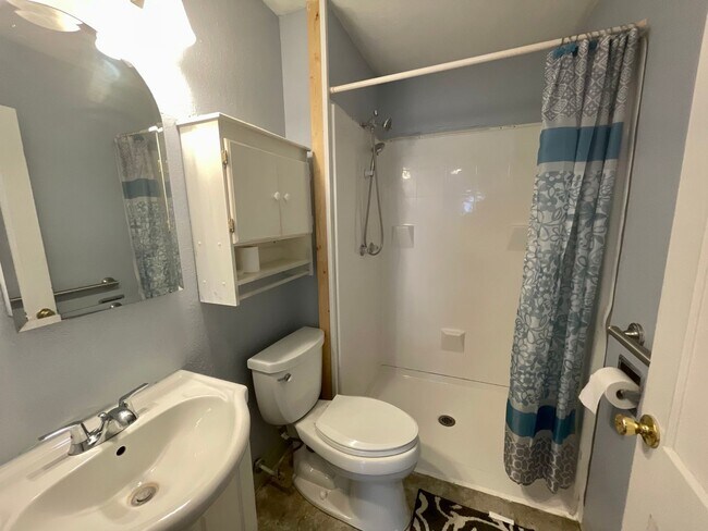 Building Photo - Farrington Grove 2 bdrm, 1 bath Beauty – Fenced Yard + Garage!