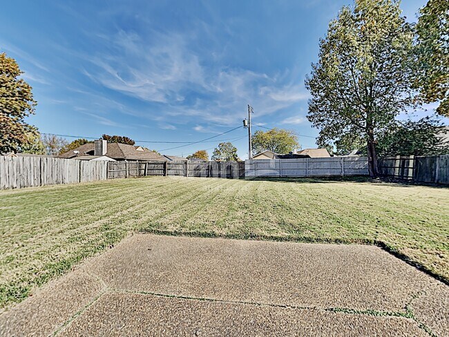 Building Photo - 5534 Ross Rd