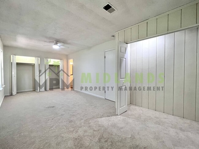Building Photo - 233 Timber Ct