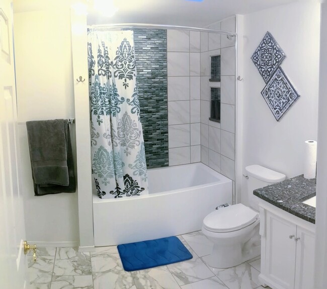 Building Photo - 5395 Harbor Ct Dr