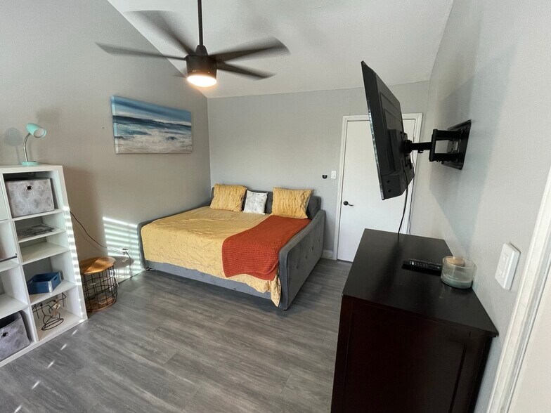 Building Photo - 204 Yaupon Dr