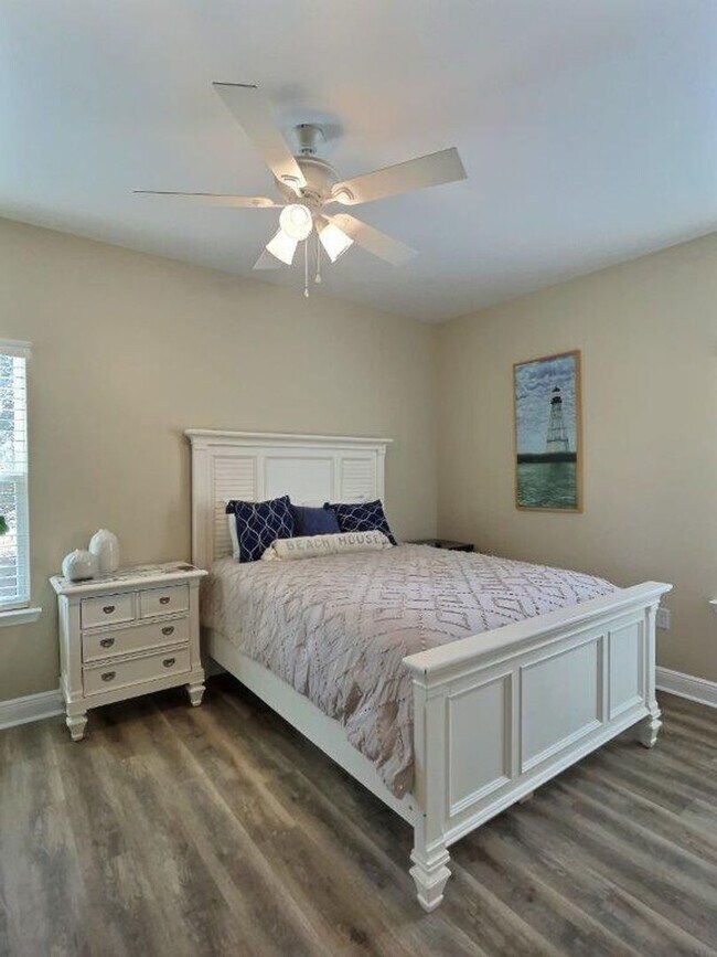 Building Photo - Fully Furnished 2 BD/2 BA Retreat on the B...