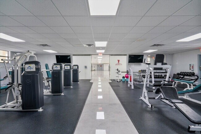 Building Photo - 600 Parkview Dr
