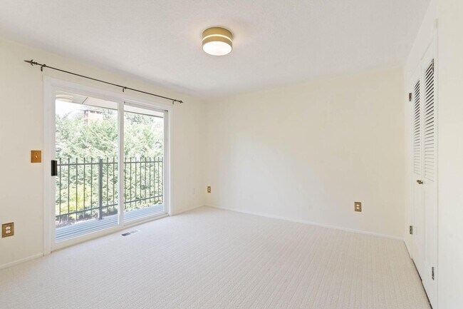 Building Photo - 13745 Cameo Ct