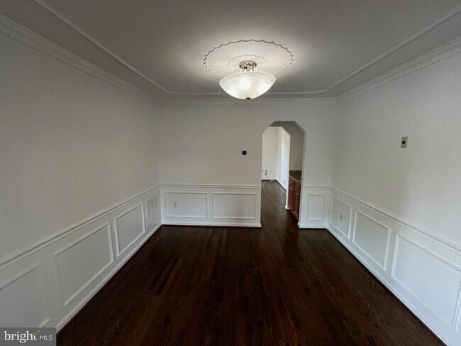 Building Photo - 6017 Cromwell Pl