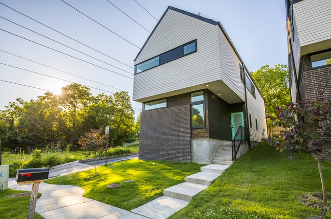 Building Photo - 730 W Stone St