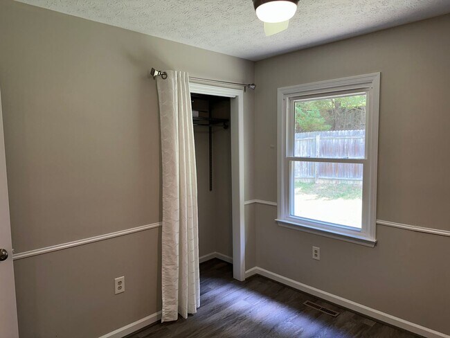 Building Photo - Updated 3 Bedroom 2.5 Bath Home on Hardwoo...