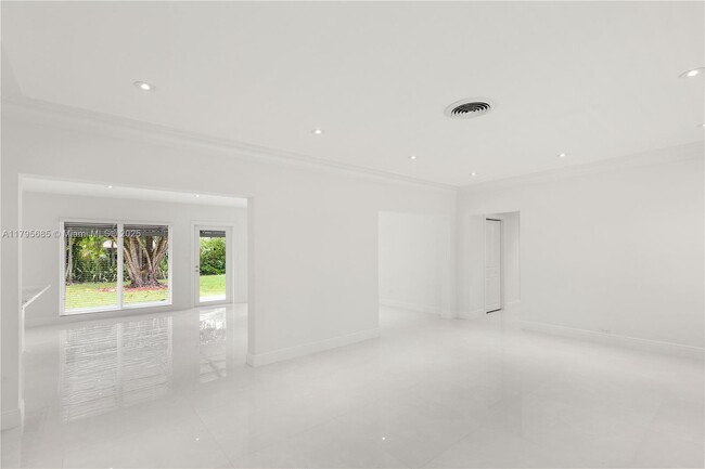 Building Photo - 439 Bargello Ave