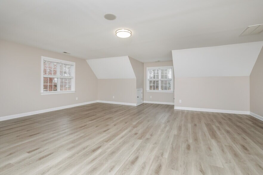 Building Photo - 235 Manchester Trail