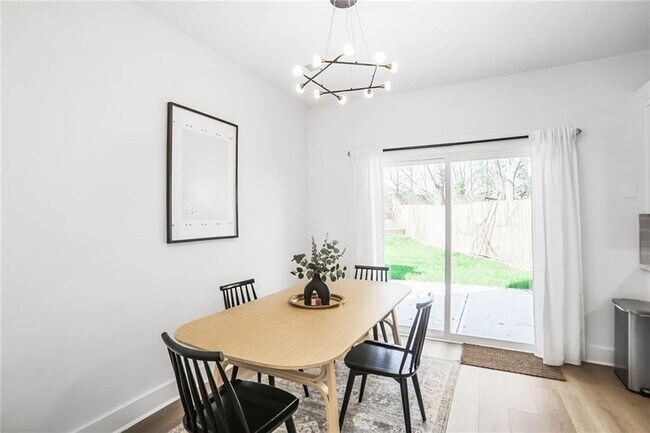 Building Photo - 1210 Cleburne Ave NE