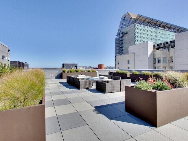 Building Photo - 1075 Market St