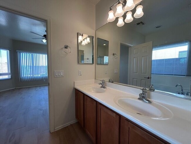 Building Photo - 7635 W Springfield Wy