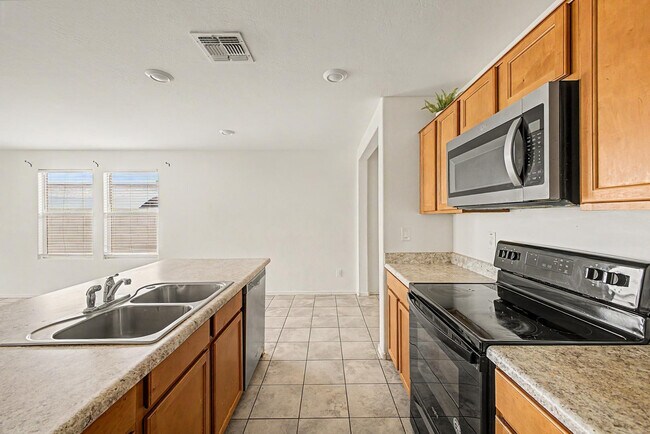 Building Photo - 12586 W Myrtle Ave