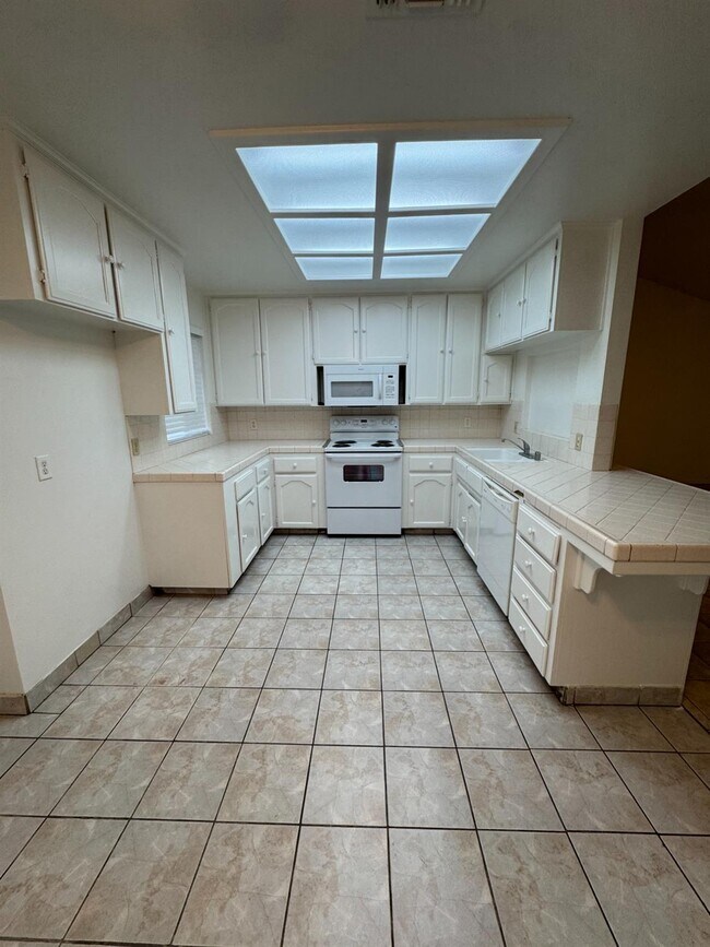 Building Photo - 6348 N Genoa Ave