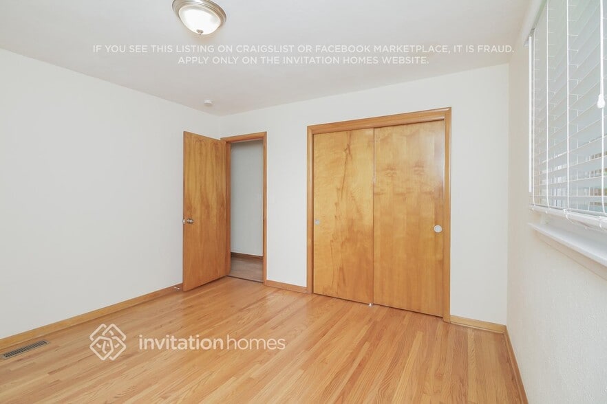 Building Photo - 301 S Reedwood Dr