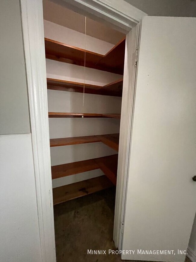 Building Photo - 310 SW 42nd Ave