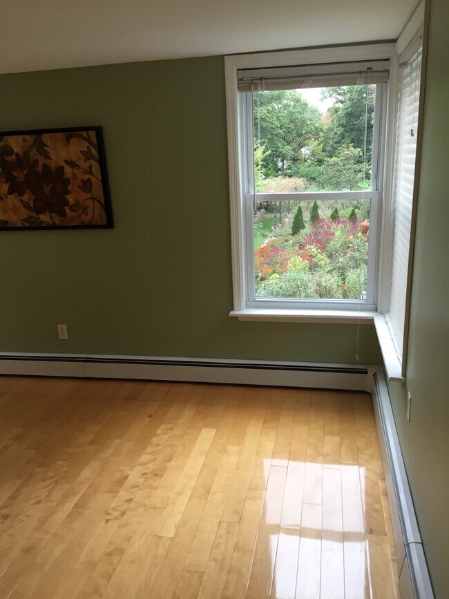 Building Photo - 155 Oakfield Ave