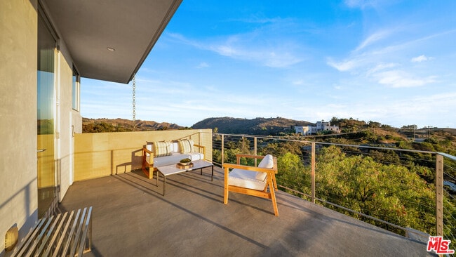 Building Photo - 2915 Tuna Canyon Rd