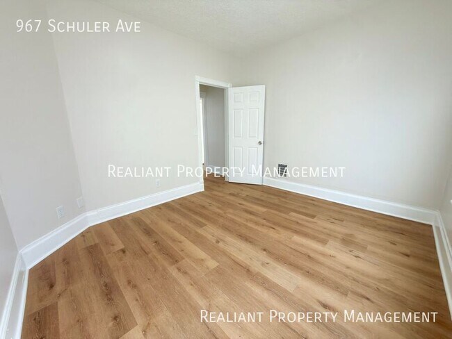 Building Photo - 967 Shuler Ave