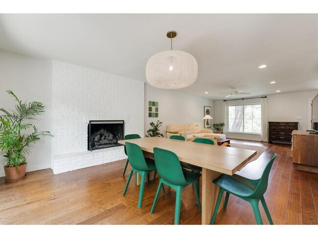 Building Photo - 8700 Mountainwood Cir