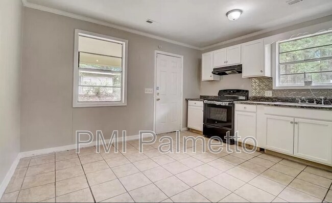Building Photo - 329 Saddlefield Rd