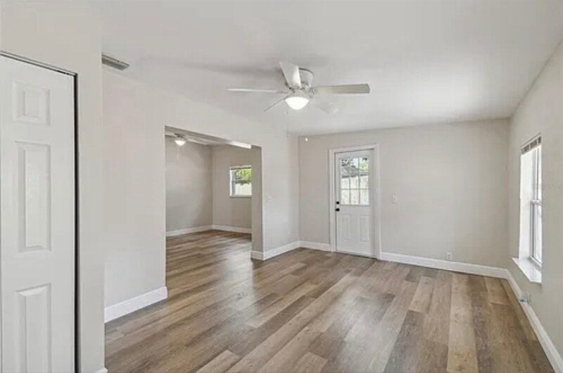 Building Photo - 1914 E Crenshaw St