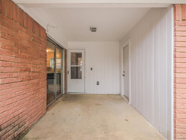 Building Photo - 700 Kindred Ln
