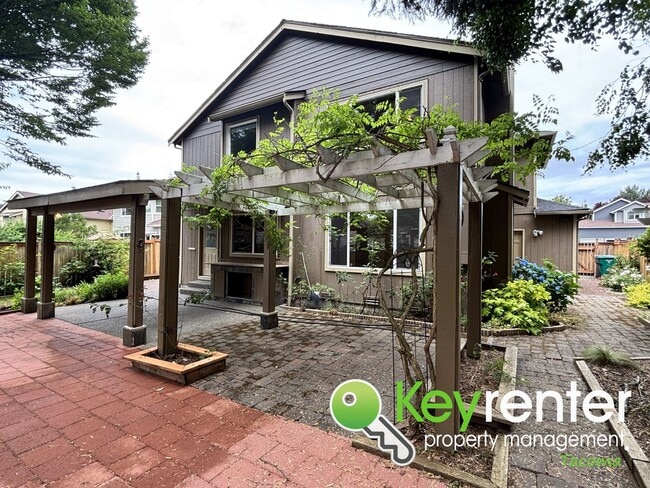 Building Photo - Spacious 5-Bedroom Home in Secluded Cul-De...