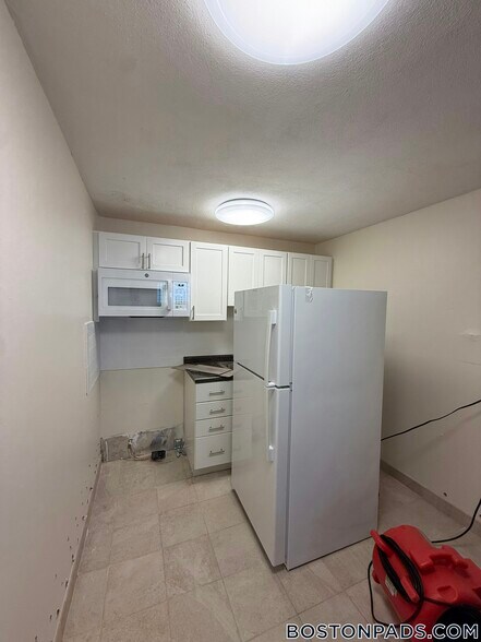 Building Photo - 84 Gardner St