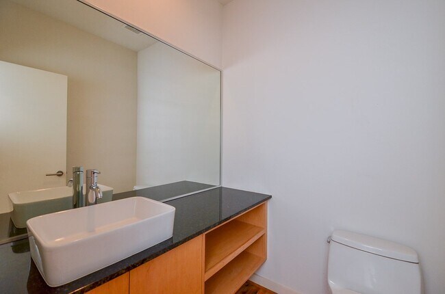 Building Photo - 1505 Utah St