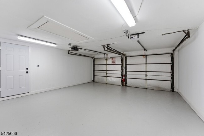 Building Photo - 3 Cypress Rd