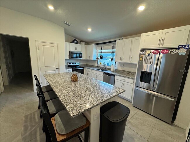 Building Photo - 922 Birch Dr