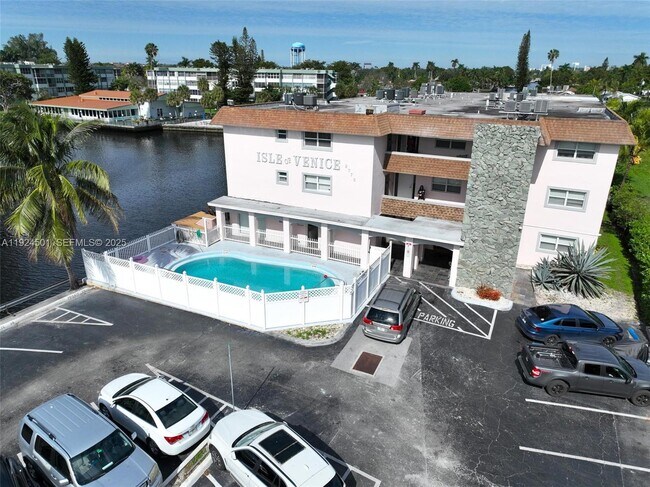 Building Photo - 2775 Taft St