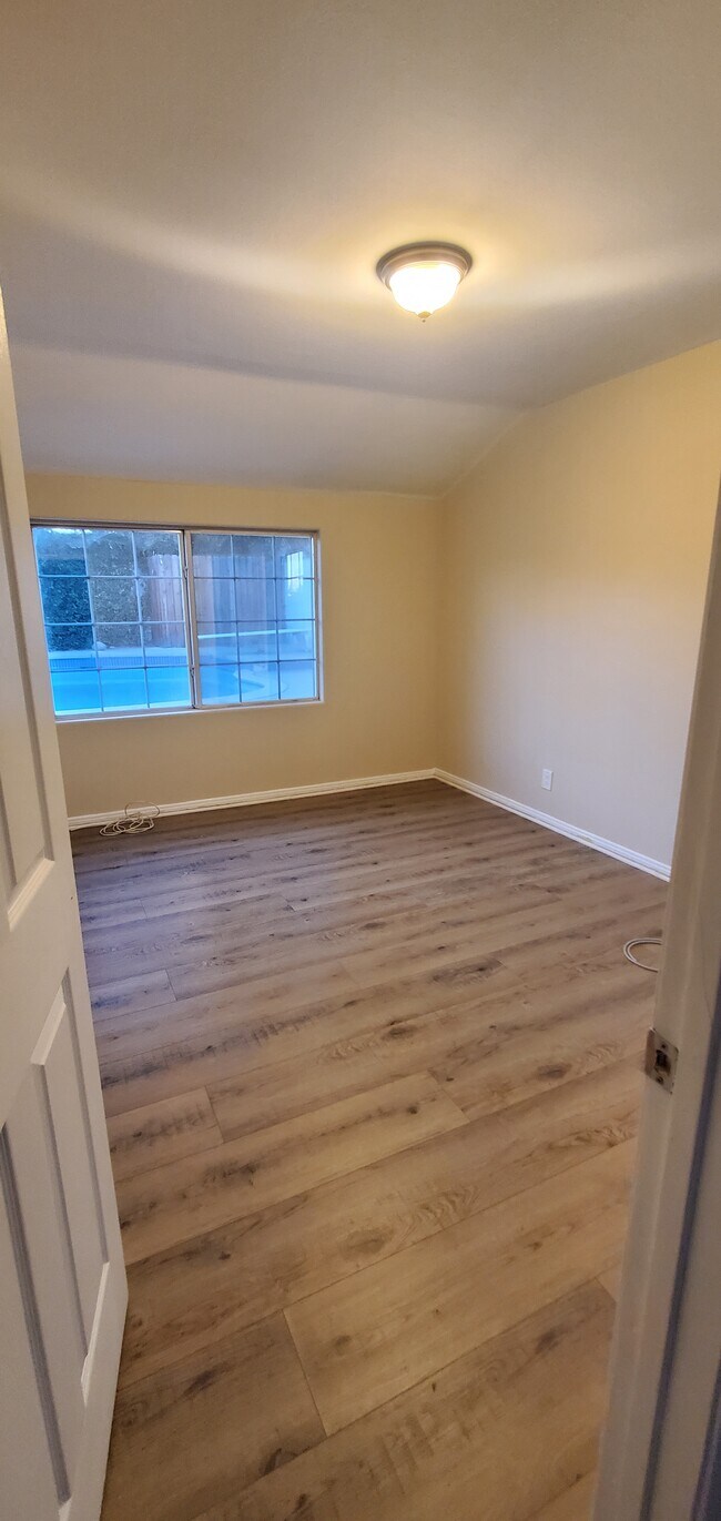 Building Photo - 17425 Elkwood St