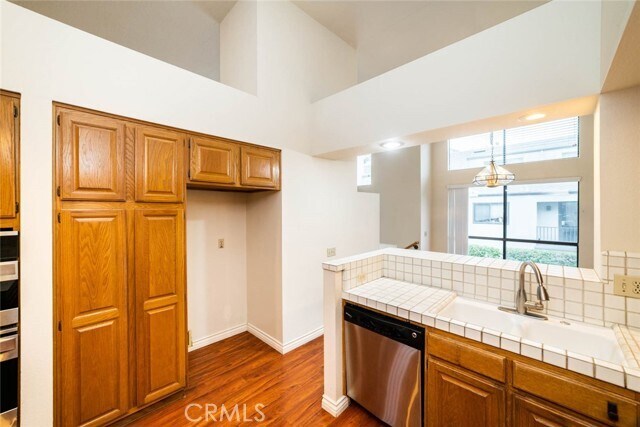 Building Photo - 31 Waterway