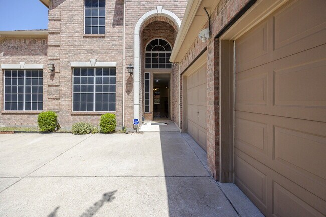Building Photo - Spacious 4-Bedroom Home with Large Backyard in Rowlett