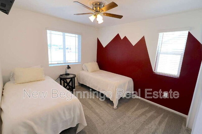 Building Photo - 16487 Mountain Flax Dr