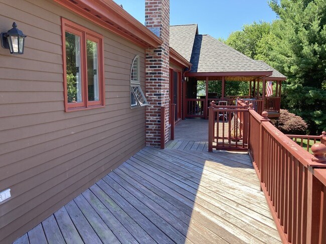 Building Photo - 702 Wrentham Rd