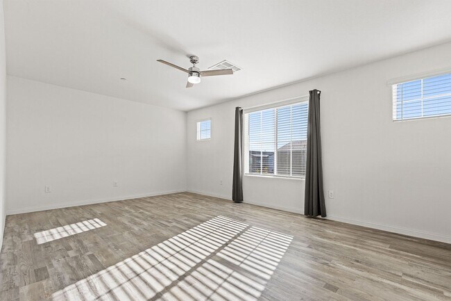 Building Photo - Newly Built 6 Bed / 2.5 Bath Single-Family Home with Upgraded Kitchen and Fully Fenced Yard in So...