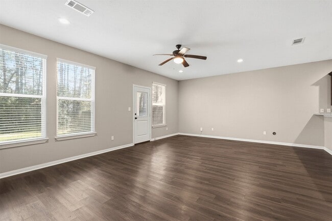 Building Photo - 112 Artesian Way