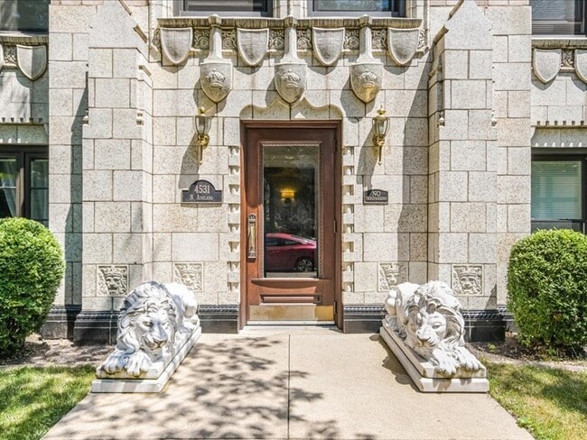 Building Photo - 4531 N Ashland Ave