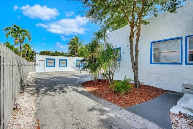 Building Photo - 505 SE 20th St