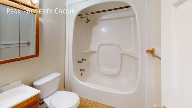 Building Photo - 1373 Indianola Ave