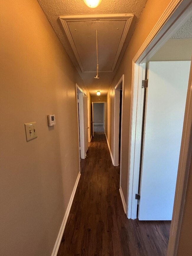 Building Photo - 6810 Sycamore Hill Dr