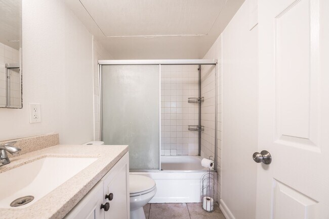 Building Photo - 1 Bedroom Downstairs  Condo Unit Near the Strip! Move in Special $199 for the first month rent!