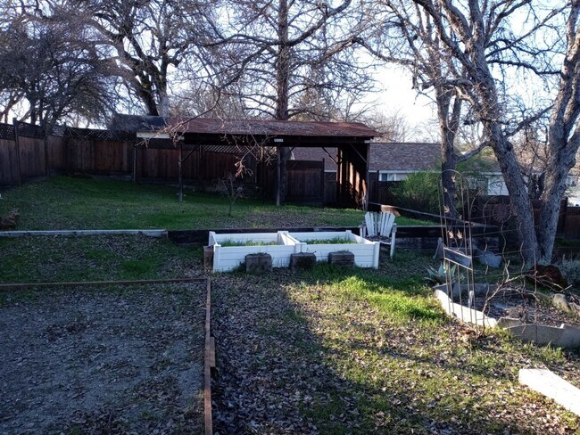 Building Photo - Central Lakeport 3-Bedroom Home