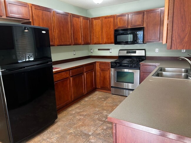 Building Photo - 3 Bedroom 2.5 Bath DuPont Home for Rent