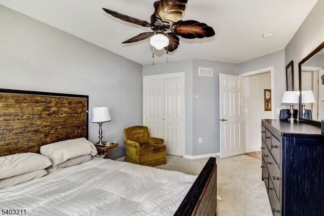 Building Photo - 4 Shadowlawn Dr