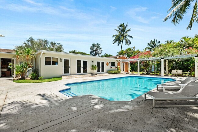 Primary Photo - Stunning 4BR/3BA Pool Home with Outdoor Oa...