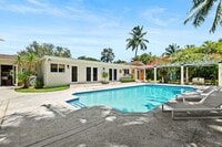 Building Photo - Stunning 4BR/3BA Pool Home with Outdoor Oa...
